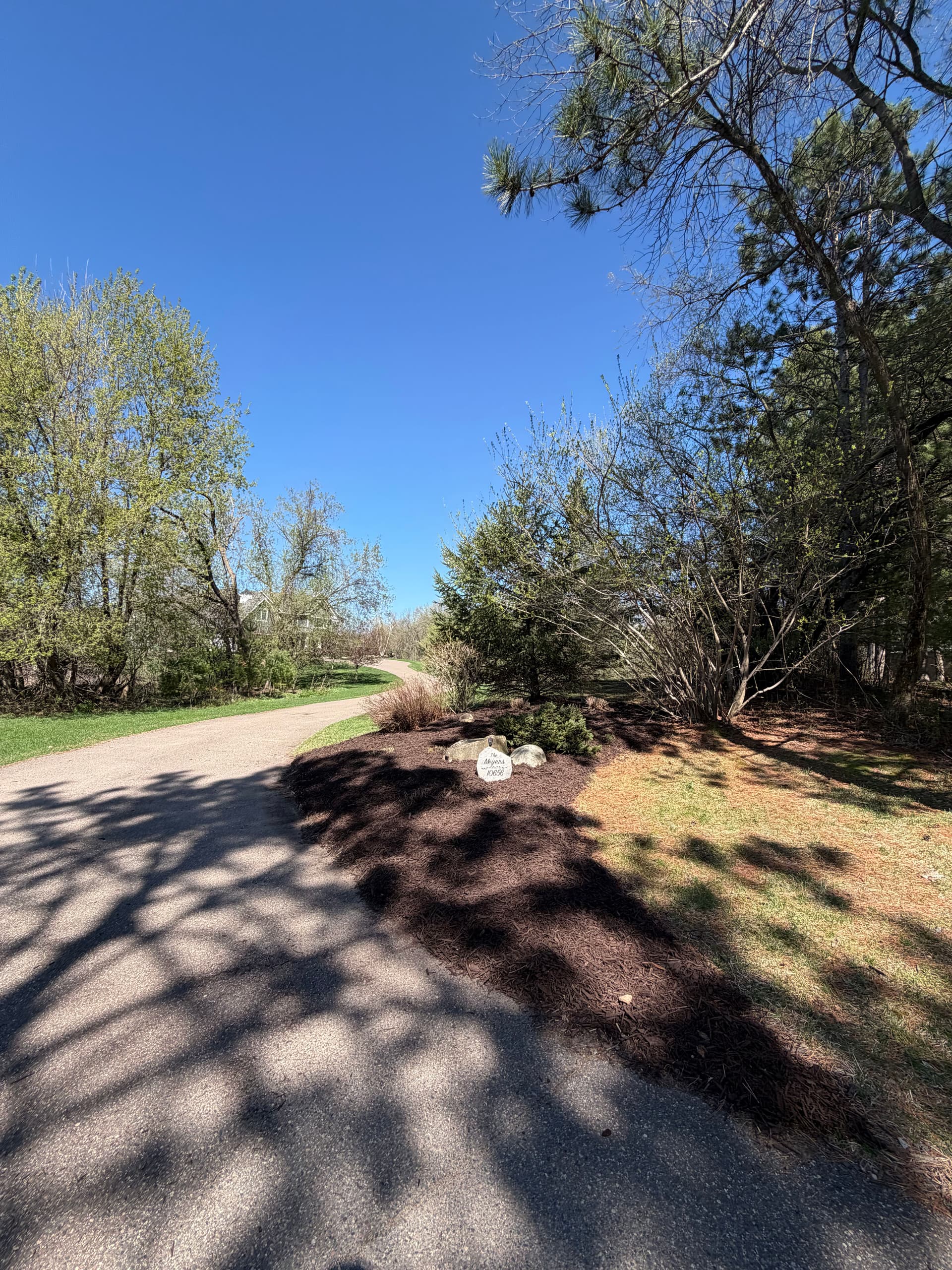 Gallery photos for Spring Cleanup and Fresh Mulch Installation That Actually Makes a Difference: Image #2